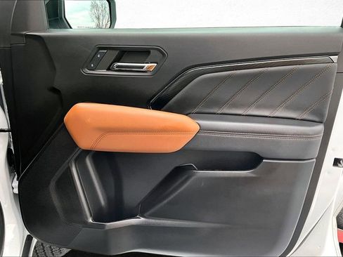 Used 2024 GMC Canyon AT4 image 28