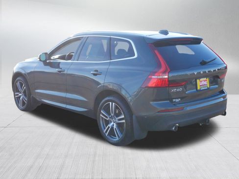 Used 2019 Volvo XC60 T5 Momentum w/ Multimedia Package image 5