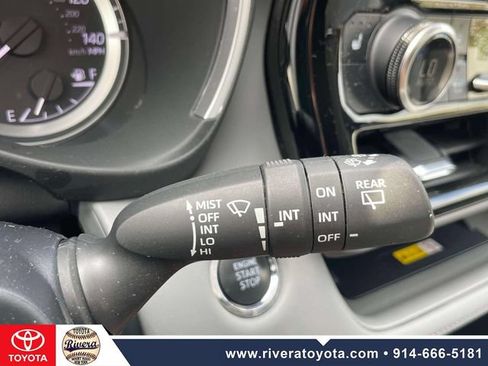 Used 2023 Toyota Highlander XLE AWD/4WD image 24