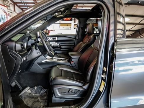 Used 2022 Ford Explorer Platinum w/ Equipment Group 601A image 6