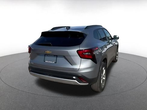 Used 2025 Chevrolet Trax LT w/ LT Convenience Package image 14