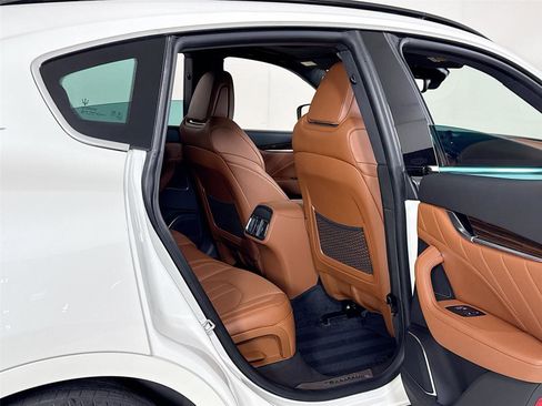 Used 2019 Maserati Levante S GranSport image 31