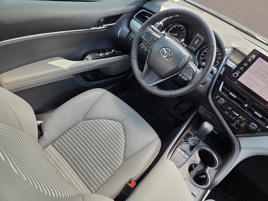 Used 2024 Toyota Camry SE w/ Cold Weather Package FWD image 15