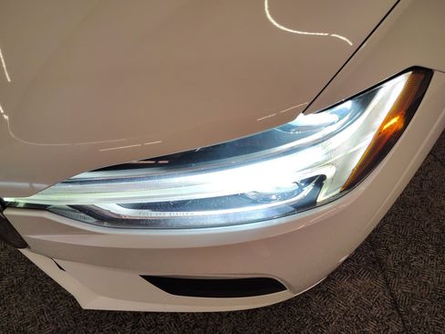 Used 2018 Volvo XC60 T5 Momentum w/ Vision Package image 10