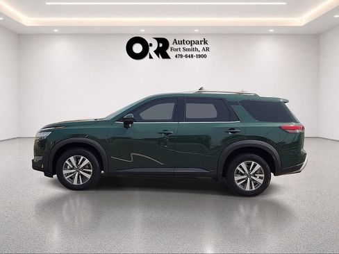Used 2023 Nissan Pathfinder SL AWD/4WD image 3