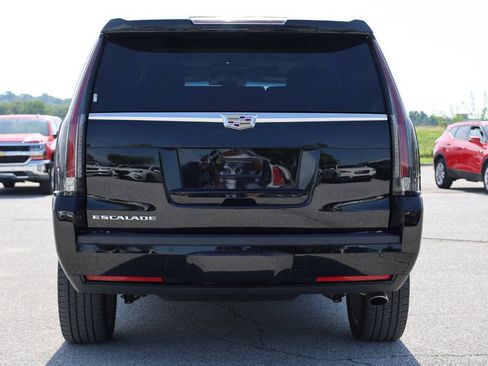 Used 2019 Cadillac Escalade Premium Luxury w/ LPO, Radiant Package AWD/4WD image 10