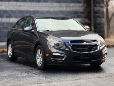 Used 2016 Chevrolet Cruze LT w/ Sun And Sound Package FWD image 4