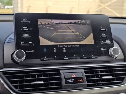 Used 2019 Honda Accord LX image 9