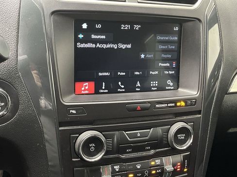 Used 2018 Ford Explorer XLT w/ Equipment Group 202A AWD/4WD image 25