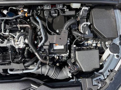 Used 2024 Toyota Prius LE AWD/4WD image 13