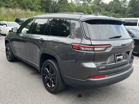 Used 2022 Jeep Grand Cherokee L Laredo AWD/4WD image 7