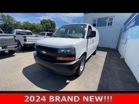 Used 2024 Chevrolet Express 2500 w/ Driver Convenience Package image 5