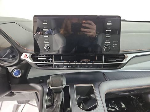 Used 2023 Toyota Sienna XSE FWD image 19