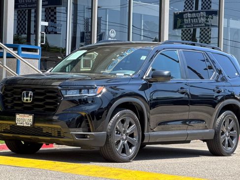 Certified 2025 Honda Pilot Sport image 8