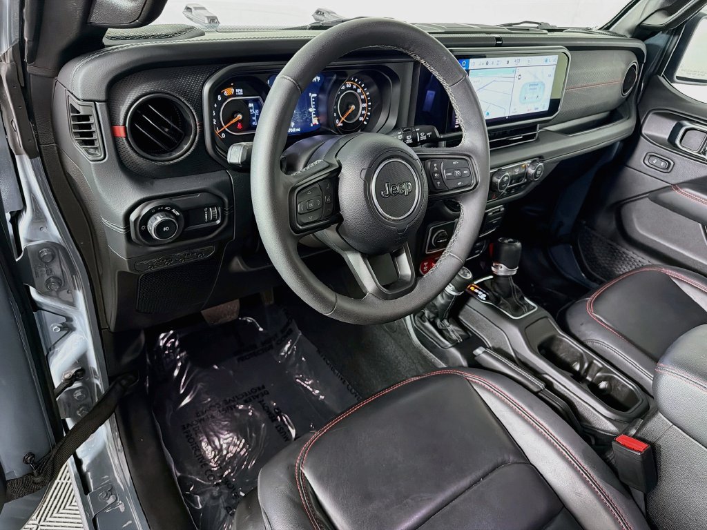 Used 2025 Jeep Wrangler Unlimited Rubicon AWD/4WD image 9