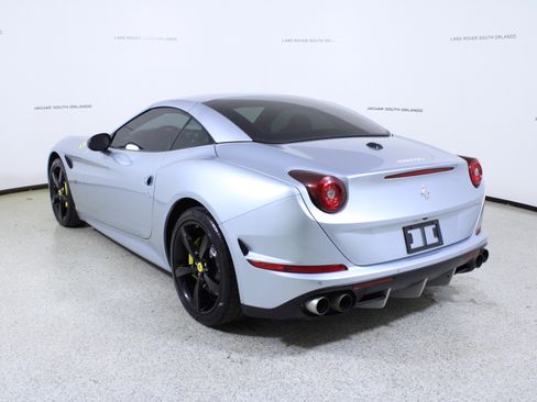 Used 2015 Ferrari California T RWD image 5