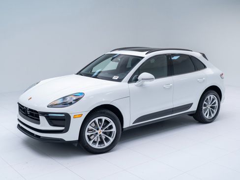 Certified 2026 Porsche Macan AWD/4WD image 1
