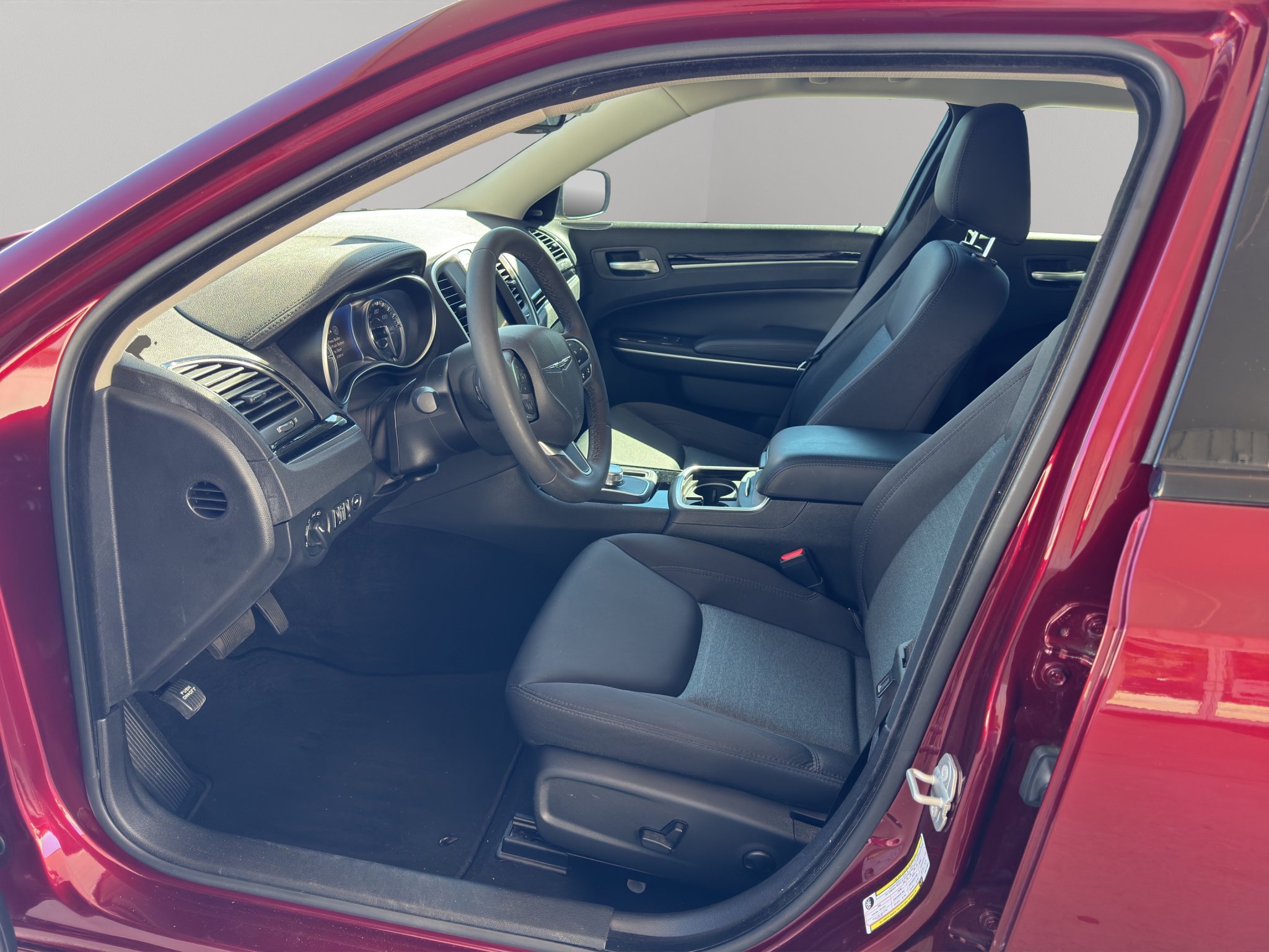 Used 2023 Chrysler 300 Touring w/ Safetytec Plus Group RWD image 3