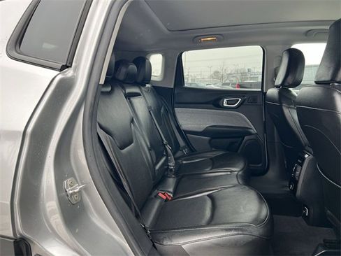 Used 2022 Jeep Compass Latitude w/ Sun and Sound Group image 18