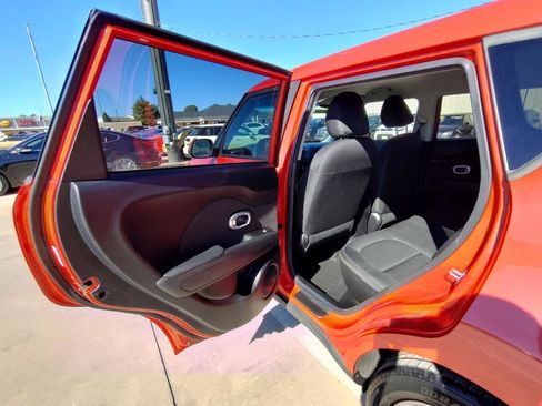 Used 2016 Kia Soul + FWD image 26