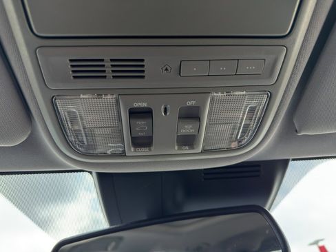 Used 2018 Honda CR-V Touring image 28