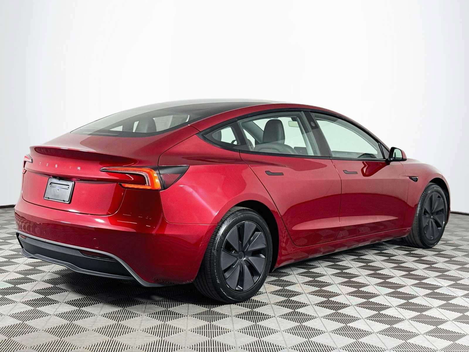Used 2024 Tesla Model 3 Standard Range RWD image 5