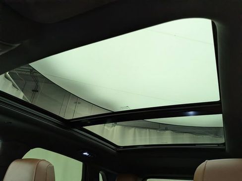 Certified 2024 Cadillac XT5 Sportv w/ LPO, Floor Liner Package AWD/4WD image 19