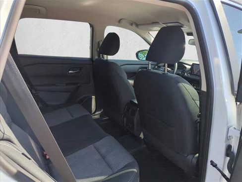 Used 2025 Nissan Rogue SV FWD image 19