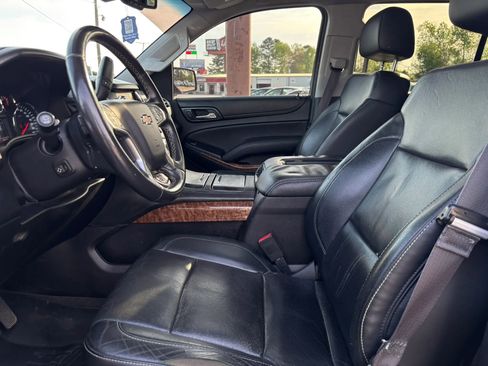 Used 2015 Chevrolet Suburban LTZ RWD image 18