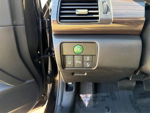 Used 2017 Honda Accord Touring image 19