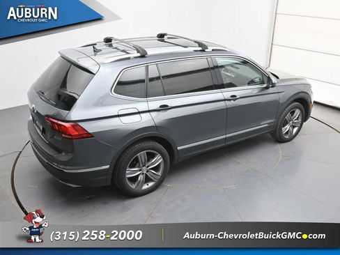 Used 2020 Volkswagen Tiguan SEL AWD/4WD image 32