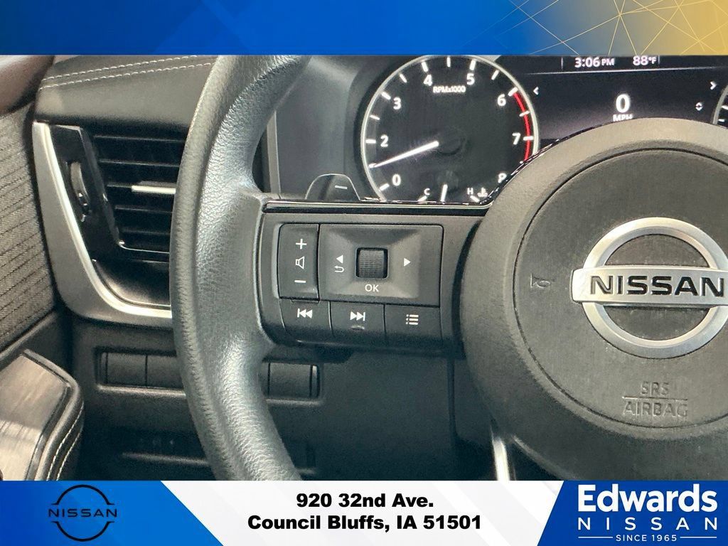 Used 2021 Nissan Rogue SV AWD/4WD image 18