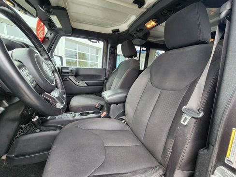 Used 2017 Jeep Wrangler Unlimited Sport w/ Quick Order Package 24S AWD/4WD image 30