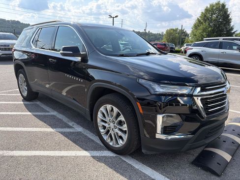 Used 2022 Chevrolet Traverse LT FWD image 7