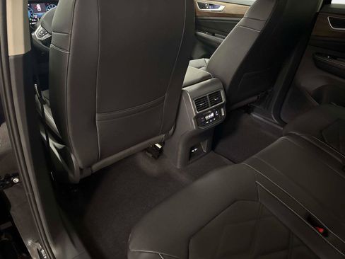 New 2026 Volkswagen Atlas SE image 14