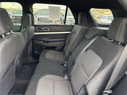Used 2017 Ford Explorer XLT image 15