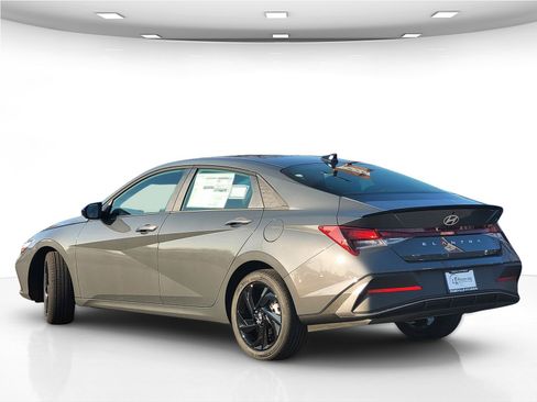 New 2026 Hyundai Elantra Sport image 5