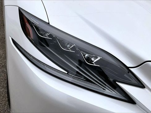 Used 2020 Lexus LS 500 w/ Interior Upgrade Package image 27