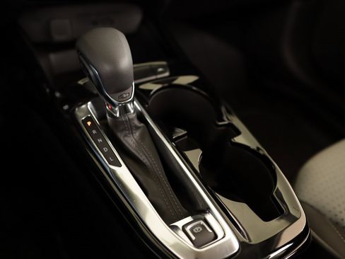 Used 2025 Chevrolet Trax LT w/ Driver Confidence Package image 18