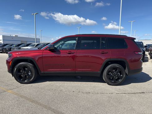Used 2023 Jeep Grand Cherokee L Laredo AWD/4WD image 6