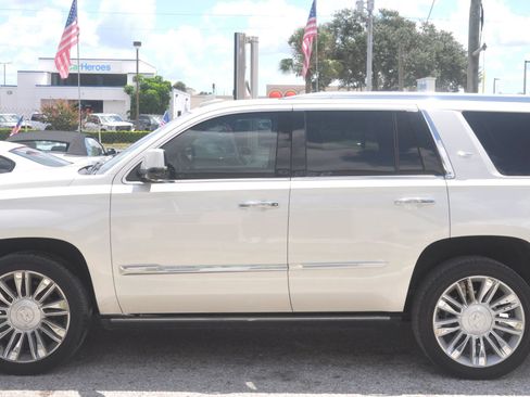 Used 2015 Cadillac Escalade Platinum RWD image 12