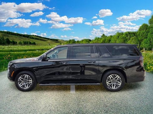 Used 2025 Chevrolet Suburban Z71 w/ Z71 Off-Road Package AWD/4WD image 3