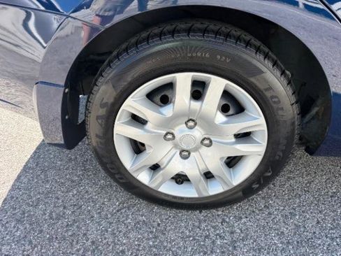 Used 2011 Nissan Sentra 2.0 S FWD image 13