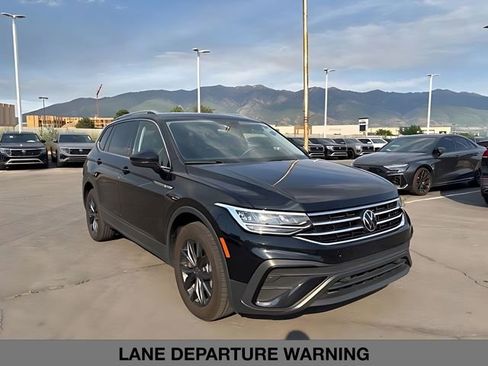 Used 2024 Volkswagen Tiguan SE AWD/4WD image 2