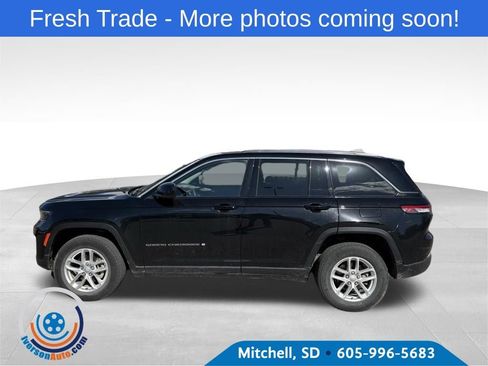Used 2023 Jeep Grand Cherokee Laredo w/ Luxury Tech Group I AWD/4WD image 1