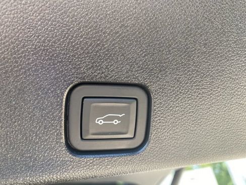 Used 2024 Chevrolet Traverse RS AWD/4WD image 41