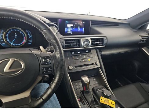 Used 2019 Lexus IS 300 F Sport w/ F Sport Package image 10