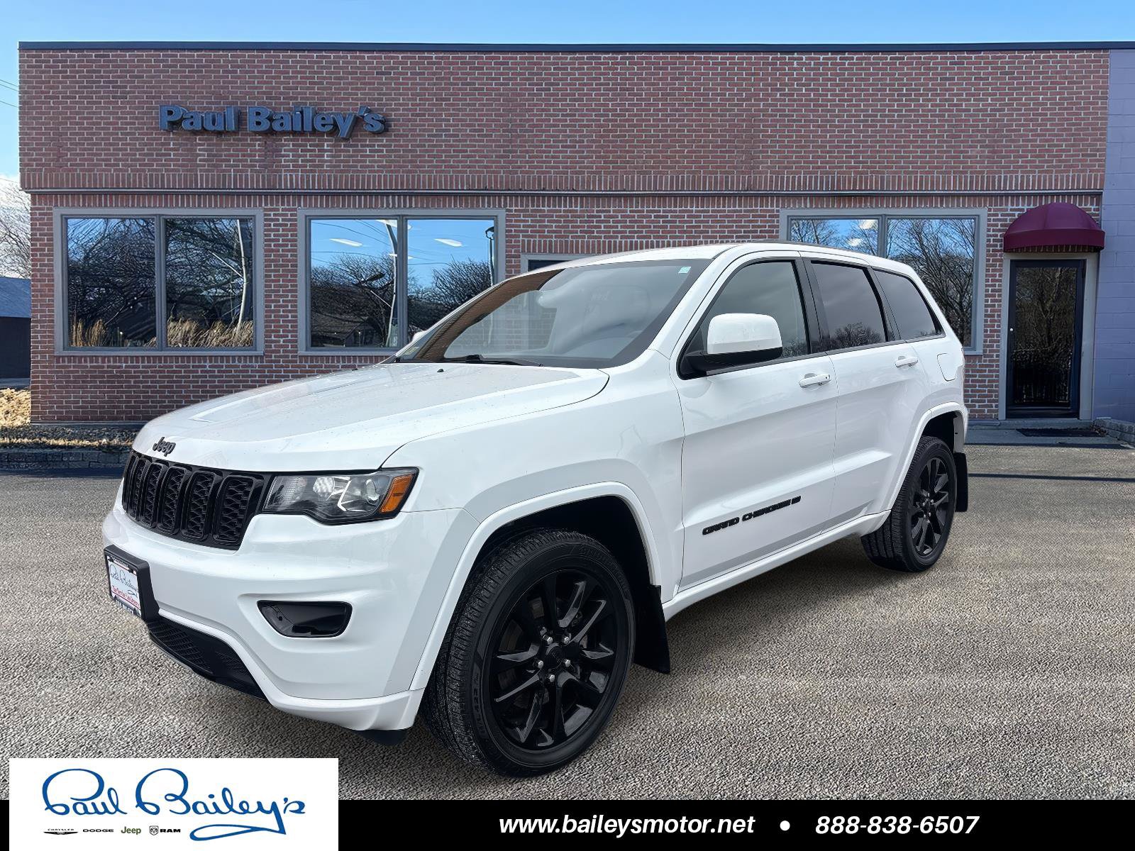 Used 2022 Jeep Grand Cherokee Laredo X AWD/4WD image 1