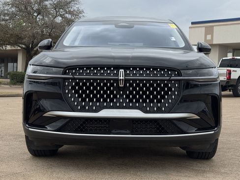 Used 2024 Lincoln Nautilus Premier w/ Equipment Group 102A image 9