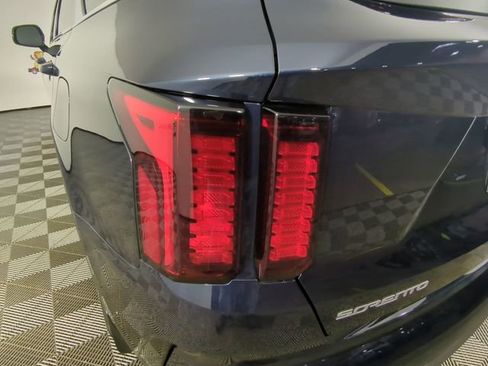 Used 2023 Kia Sorento EX image 33